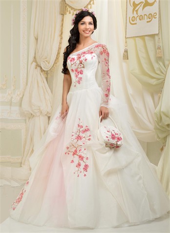 Salonul de mariaj "Margo Style" — trendul anului 2015, rochii de mireasa cu printuri florale