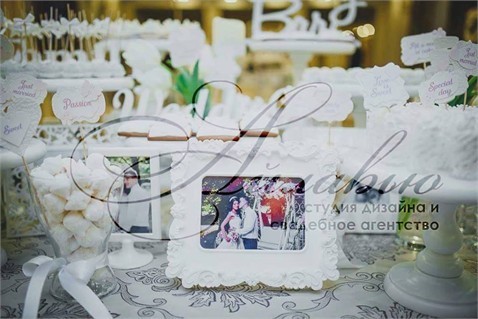 Свадебное агентство "Айлавью" — оформления свадьбы тюльпановыми декорациями 