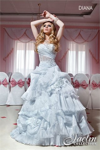 Свадебный салон "Gloria": широкий ассортимент платьев на любой вкус