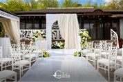Visați la o nuntă elegantă, într-un decor natural de poveste?