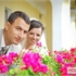 Жених и невеста на террасе в цветах