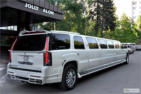 Super-limo-Cadillac-Escalade-2017