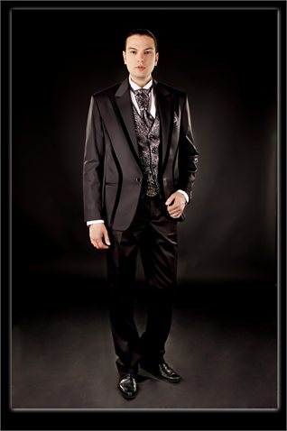 Regulile de combinarea cravatei, cămașei, pantofilor și costumului de la salonul "AB Fashion".