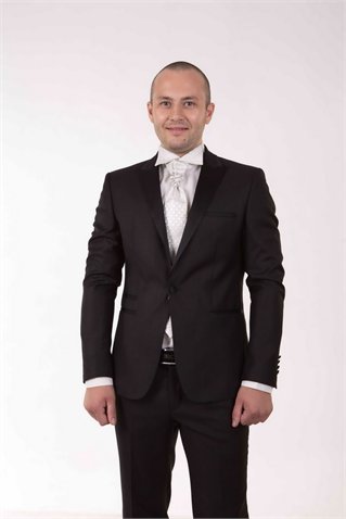 Centrul comercial UNIC schimbă standardele hainelor pentru bărbaţi!
